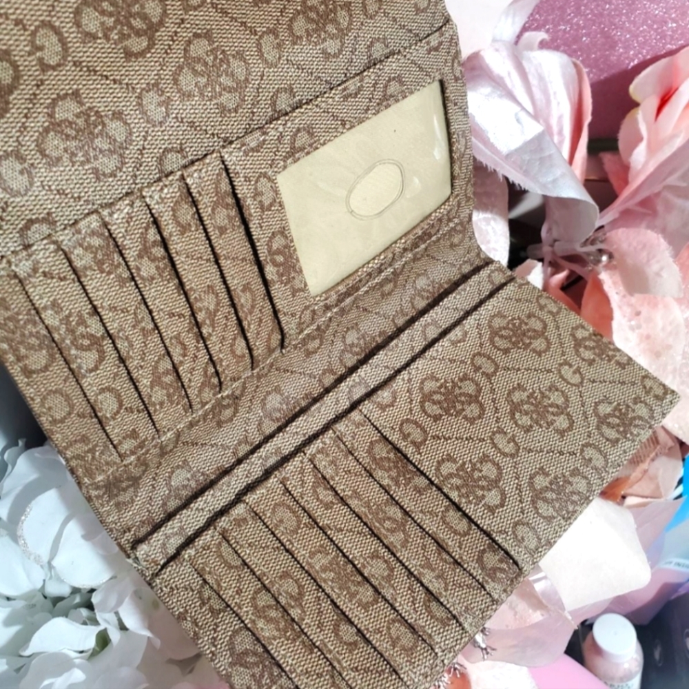 Guess Wallet - Picture 4 of 9